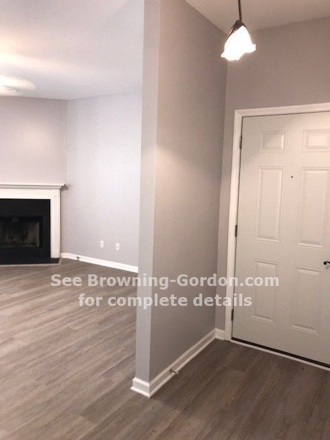 Building Photo - Pristine 2 bedroom that is cute as can be!