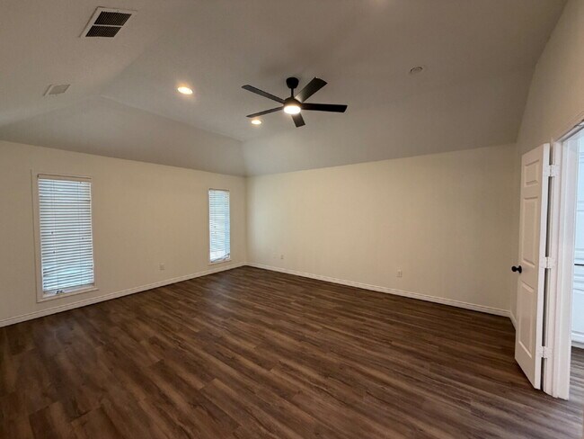 Building Photo - Beautiful Newly Updated Home in Whisperwood!