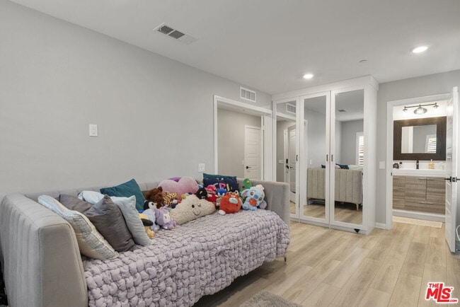 Building Photo - 756 Daniel Freeman Cir