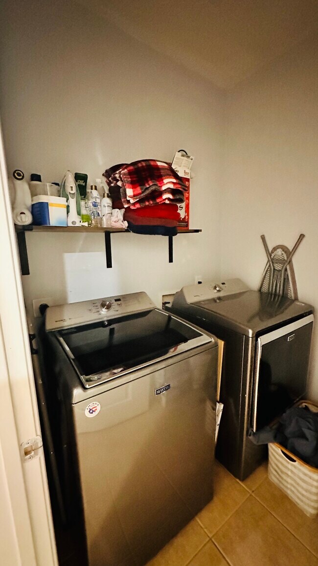 Building Photo - 10655 N 9th St