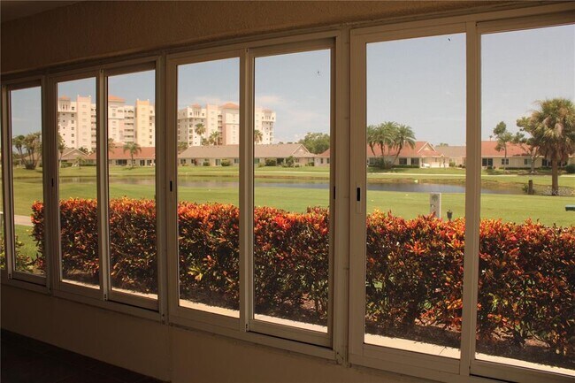 Building Photo - 1702 Fairway Trce