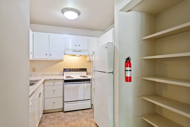 Building Photo - 3 bedroom, 2 bath in Bolinwood!
