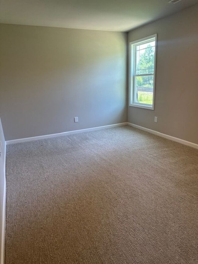 Building Photo - Charming 3 Bedroom Home on Corner Lot in D...