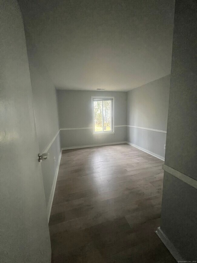 Building Photo - 140 Shepard Ave