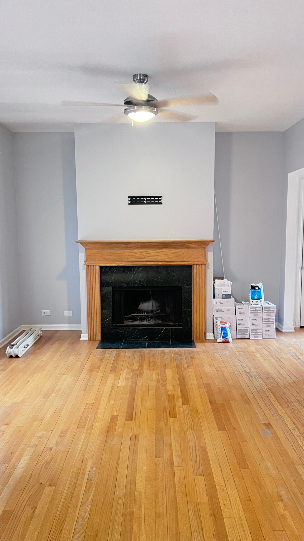 Building Photo - 845 W Belle Plaine Ave