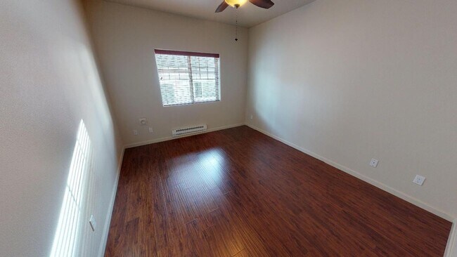 Building Photo - Perfect For Nursing Student - Beautiful Condo w/ Garage. Close To St. Vincents Hospital