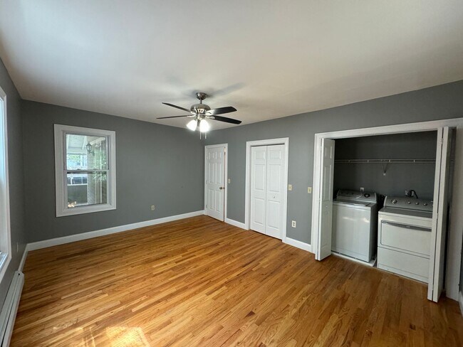 Building Photo - 1 Bedroom First Floor Unit