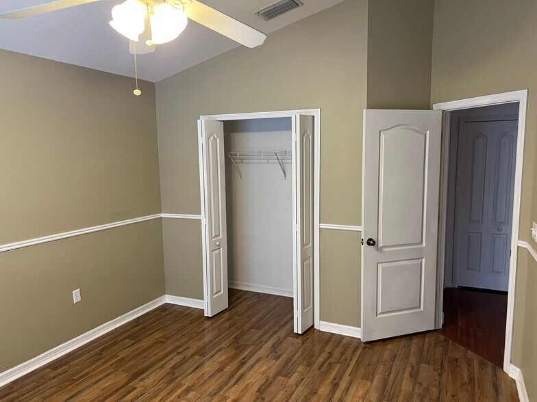 Building Photo - 5723 Kinglethill Dr