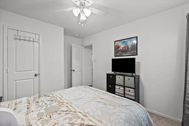 Building Photo - 9043 Estes Lks Dr