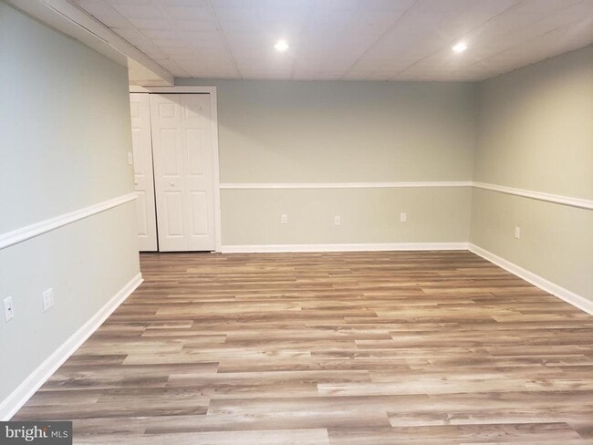 Building Photo - 5002 Essex Ln