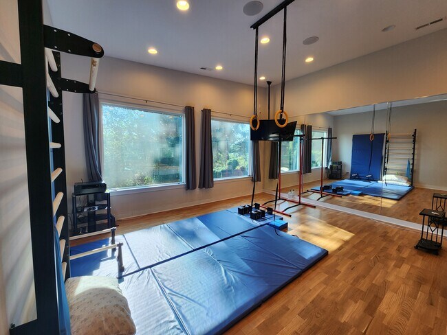 Building Photo - 2039 Cartier Wy