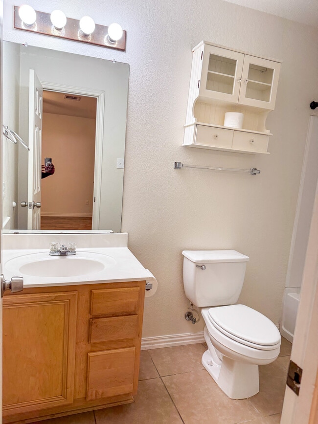 Building Photo - 1613 Apollo Cir