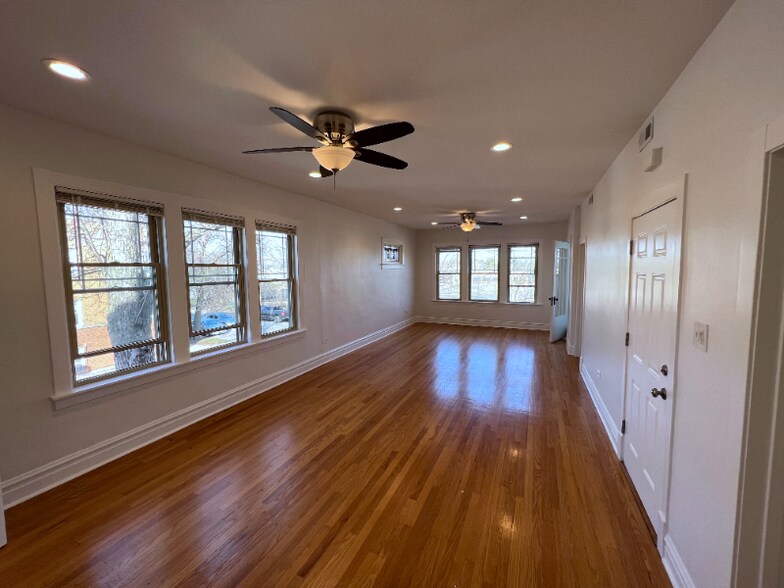 Building Photo - 6018 N Melvina Ave