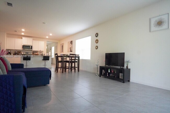 Building Photo - 10770 SW Vasari Way