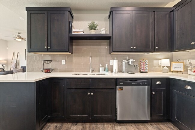 Building Photo - 2 Bed 3.5 Bath Townhome in Fort Collins!