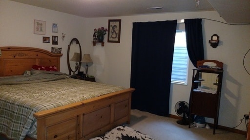 Building Photo - Spacious Open Floor Plan with Stunning Mou...