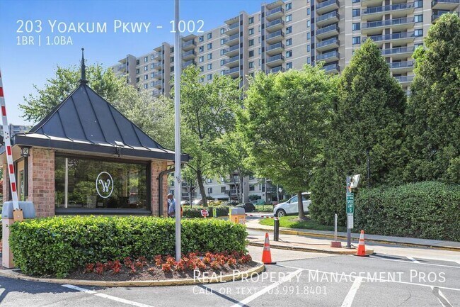 Building Photo - 203 Yoakum Pkwy
