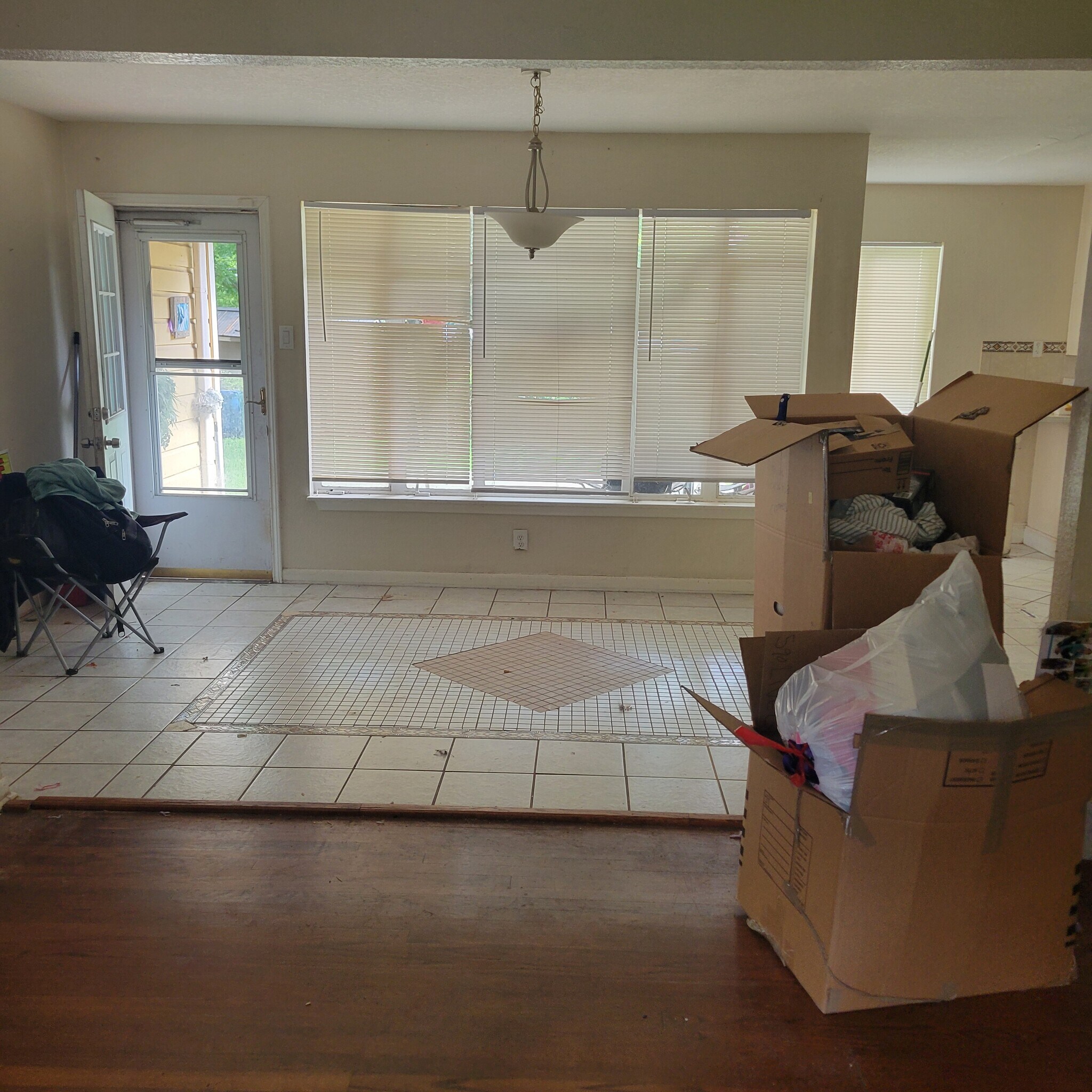 Building Photo - 590 Lively Dr
