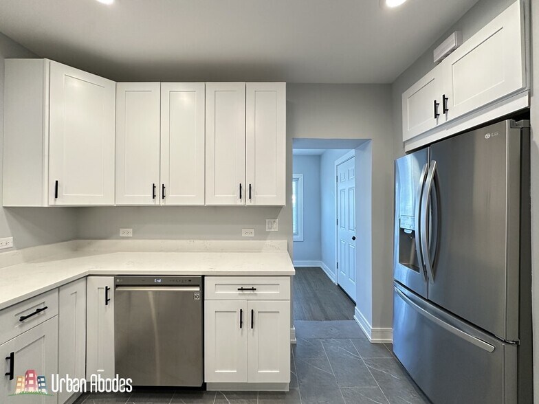 Building Photo - 5510 N Luna Ave