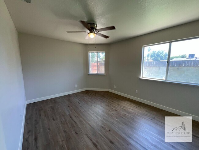 Building Photo - 7016 N Thorne Ave