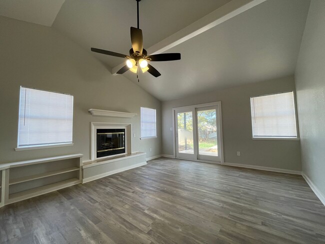 Building Photo - For Rent: Beautifully Remodeled Home in La...