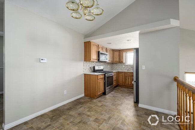 Building Photo - Stunning Home In Excellent Location!