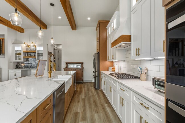 Building Photo - 21359 Monarch Dr