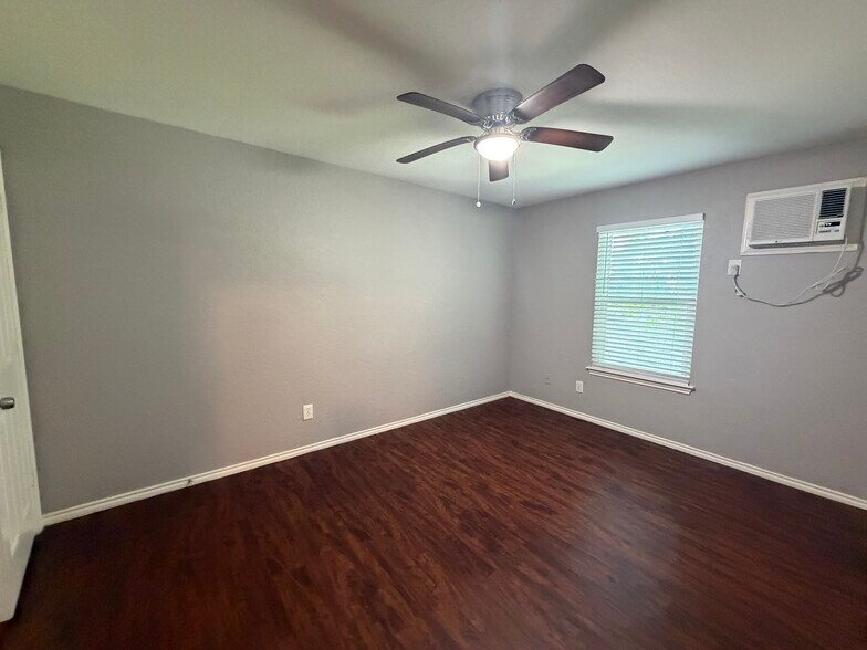 Building Photo - 11106 Bel Air Dr
