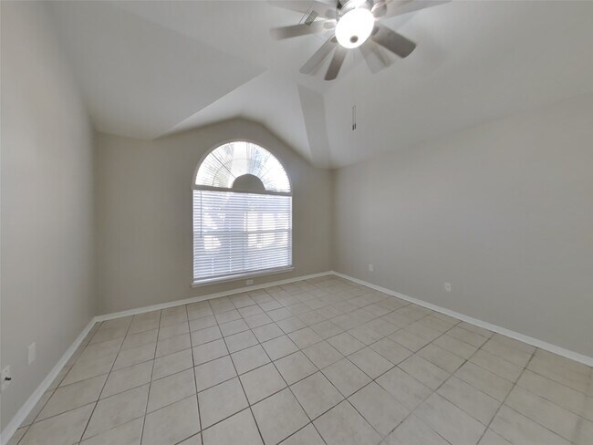 Building Photo - 18707 Singing Woods Dr