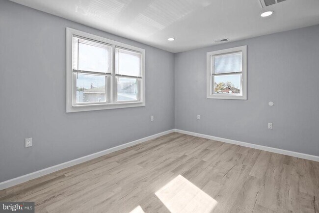 Building Photo - 111 Walnut Ave