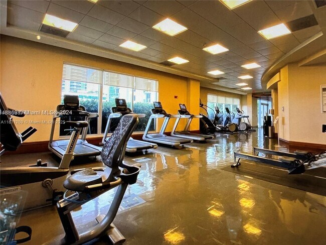 Building Photo - 1060 Brickell Ave