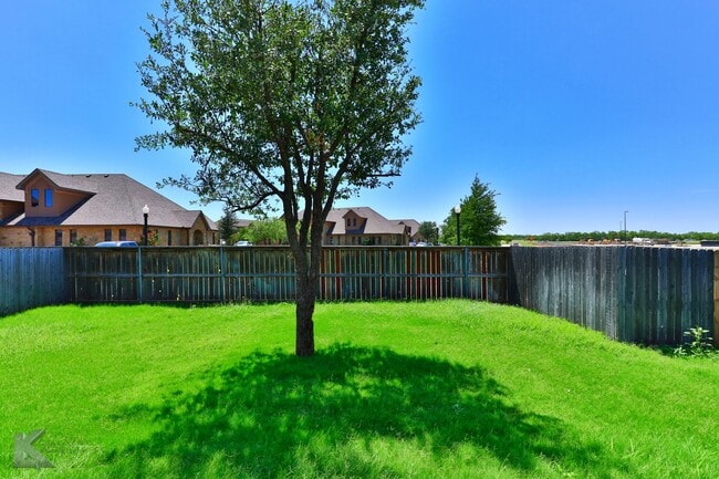 Building Photo - 3/2/2 duplex!  NEWLY UPDATED!