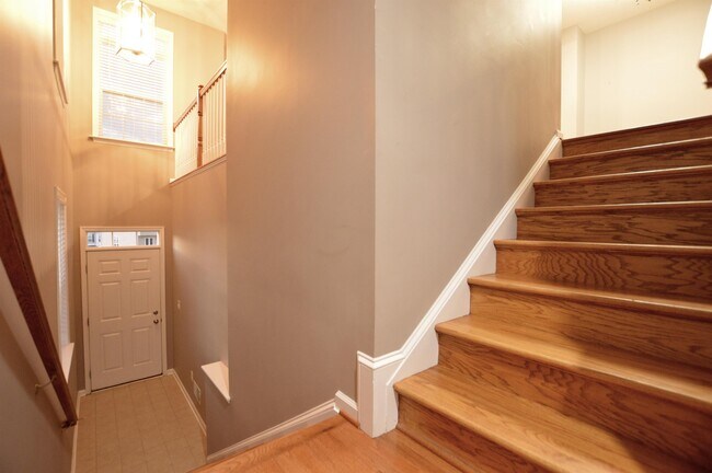 Building Photo - 3702 Sun Pl