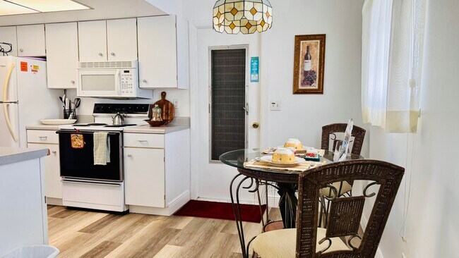 Building Photo - 520 SW 18th St