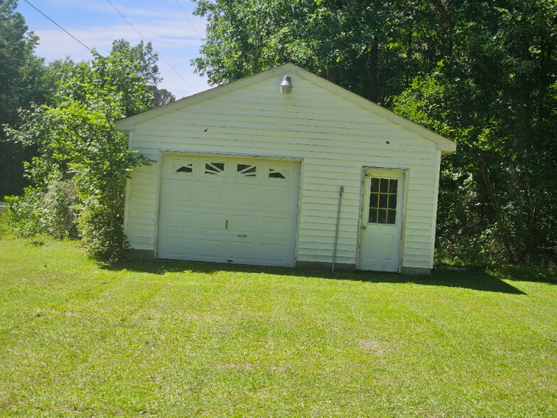 Building Photo - 6139 Skeeter Pond Rd