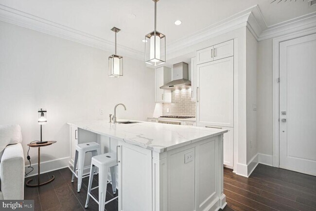 Building Photo - 1108 16th St NW