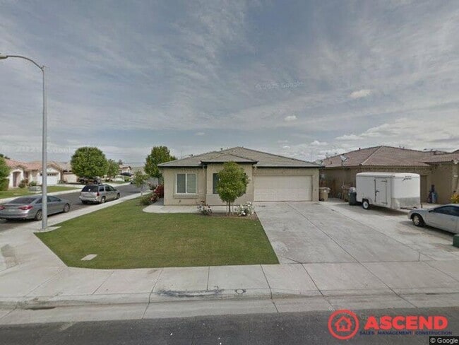 Primary Photo - Lovely 5 Bedroom Home Near 99 Fwy!