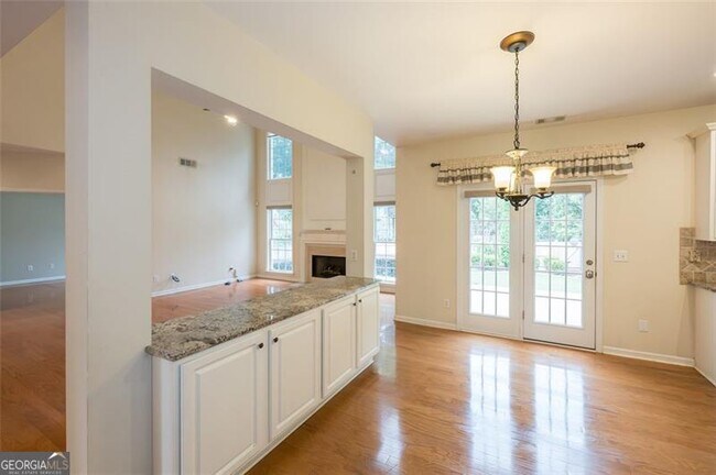 Building Photo - 2404 Gablewood Dr NE