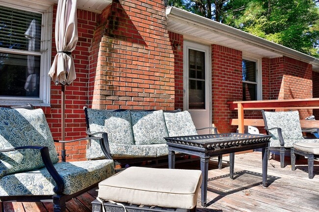 Building Photo - ONE LEVEL LIVING at it's FINEST in the SOU...