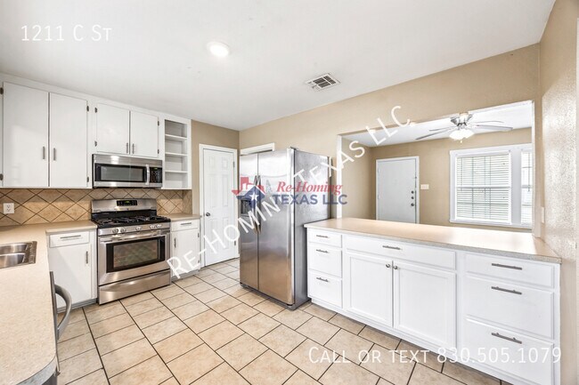 Building Photo - 1211 C St