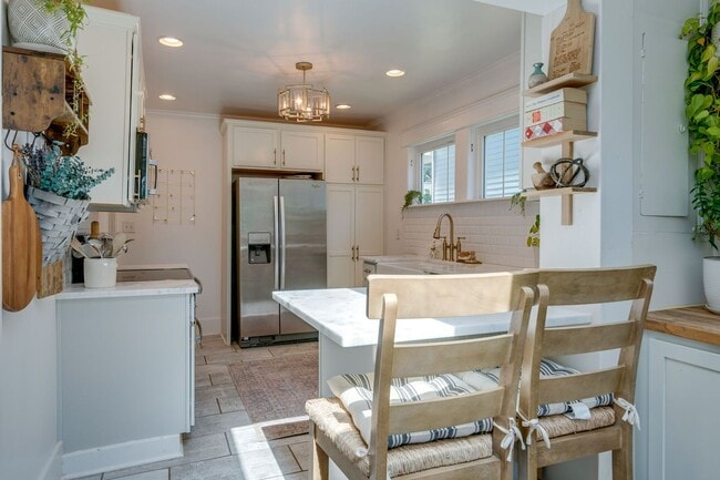 Building Photo - Beautiful Cleveland Park Bungalow, just 2 ...