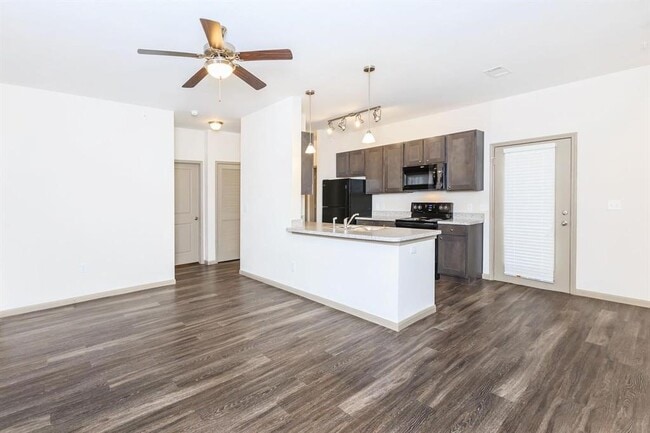 Building Photo - 8501 Casa Verde Rd