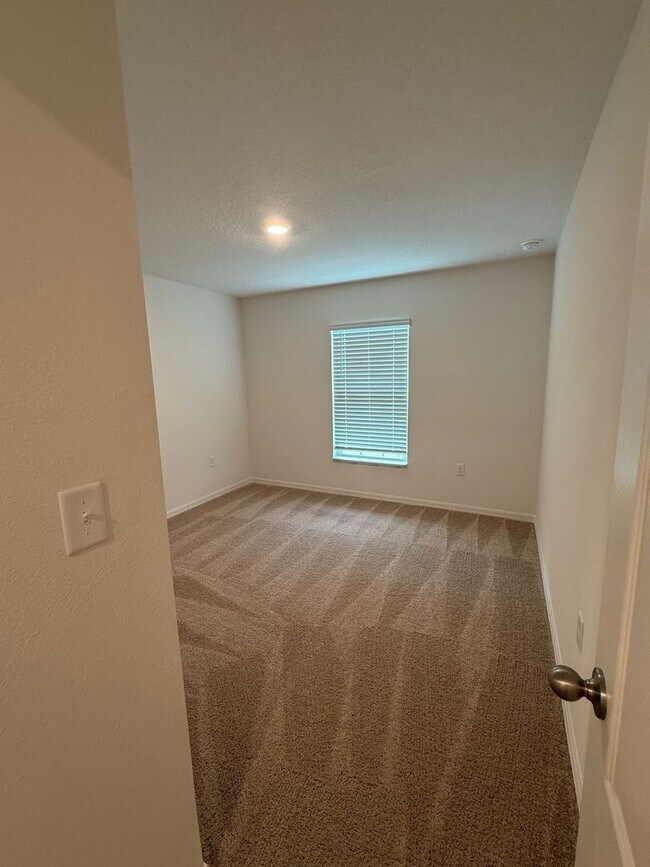 Building Photo - Stunning Brand-New 3-Bedroom Home in Prime...