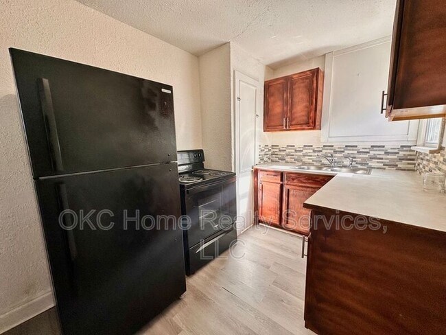 Building Photo - 2323 Towers Ct