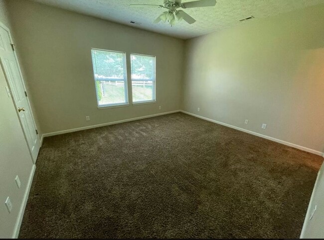 Building Photo - LEXINGTON FARMS...3 Bedroom  Bath House