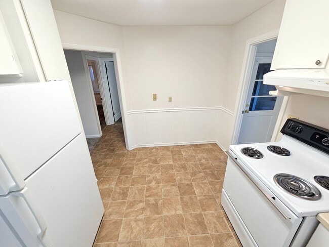 Building Photo - 2 Bedroom, 1 Bath House in Oregon City