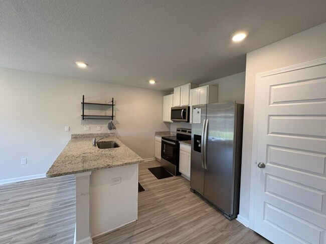 Building Photo - 807 Otto Loop