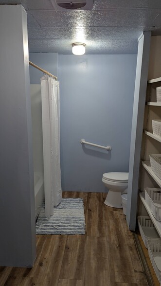 Master Bath-2 - 1447 Maple St