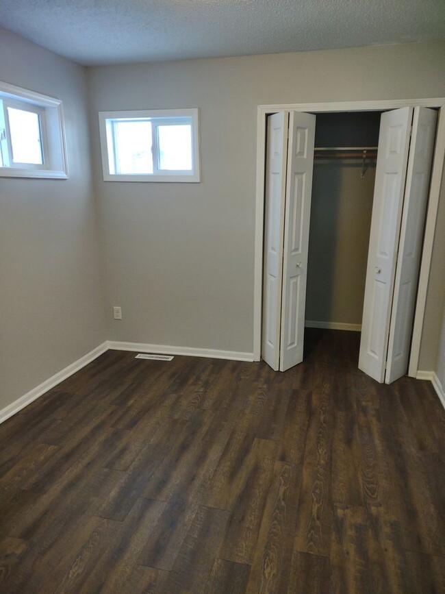 Building Photo - 313 1st Ave W