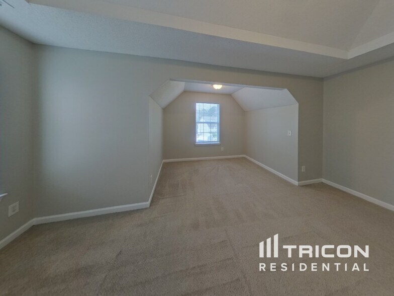 Building Photo - 464 Berkshire Pl